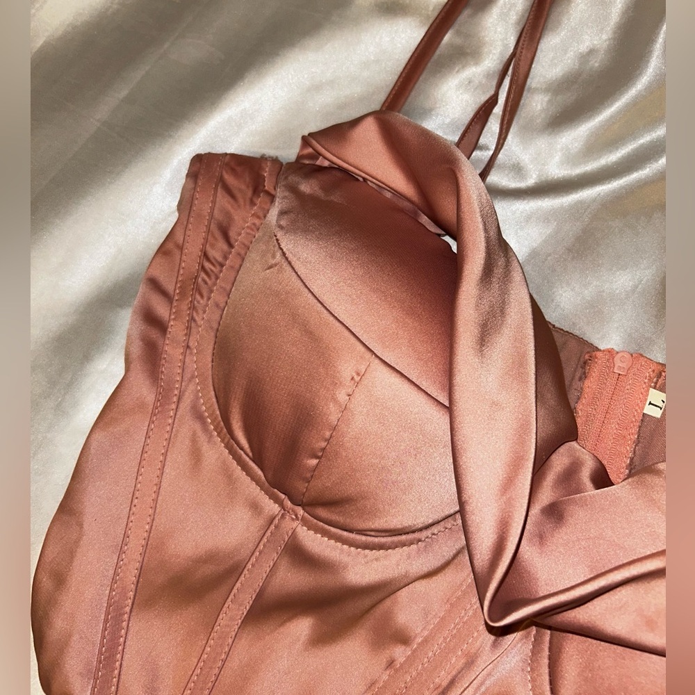 𝒫𝓇ℯ𝓉𝓉𝓎 𝓅𝒾𝓃𝓀 𝓈𝒶𝓉𝒾𝓃 𝒸ℴ𝓇𝓈ℯ𝓉 𝓉ℴ𝓅💕